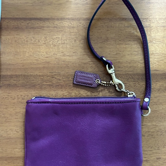Coach wristlet - Picture 2 of 3